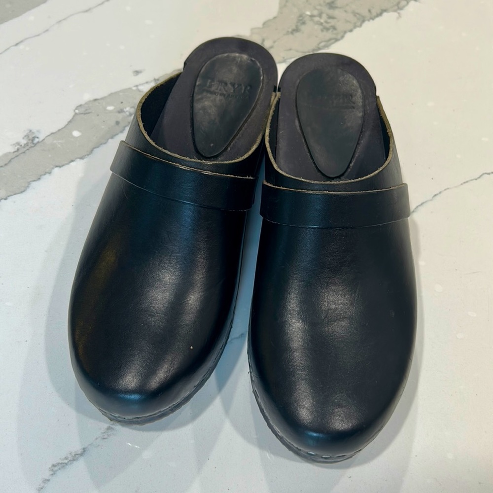 Bryr clogs, size US 11/EU 43 ALL BLACK